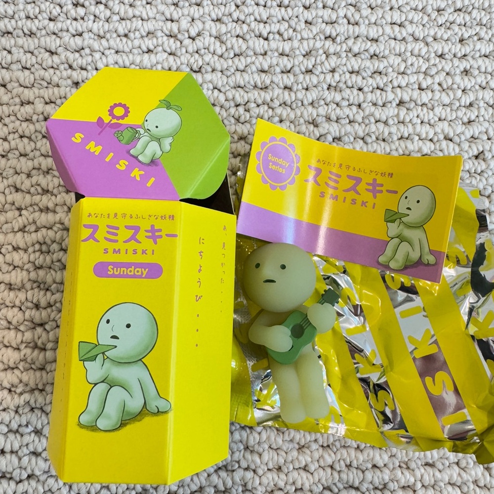 Authentic Brand New w/ Box Smiski Sunday Series Sing Along Guitar Mini Figure